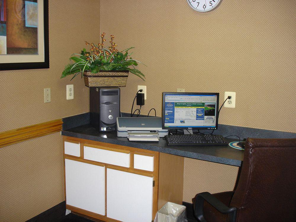 Holiday Inn Express Edgewood-Aberdeen-Bel Air מתקנים תמונה